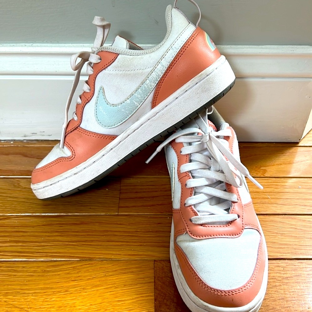 Nike chalk sneakers